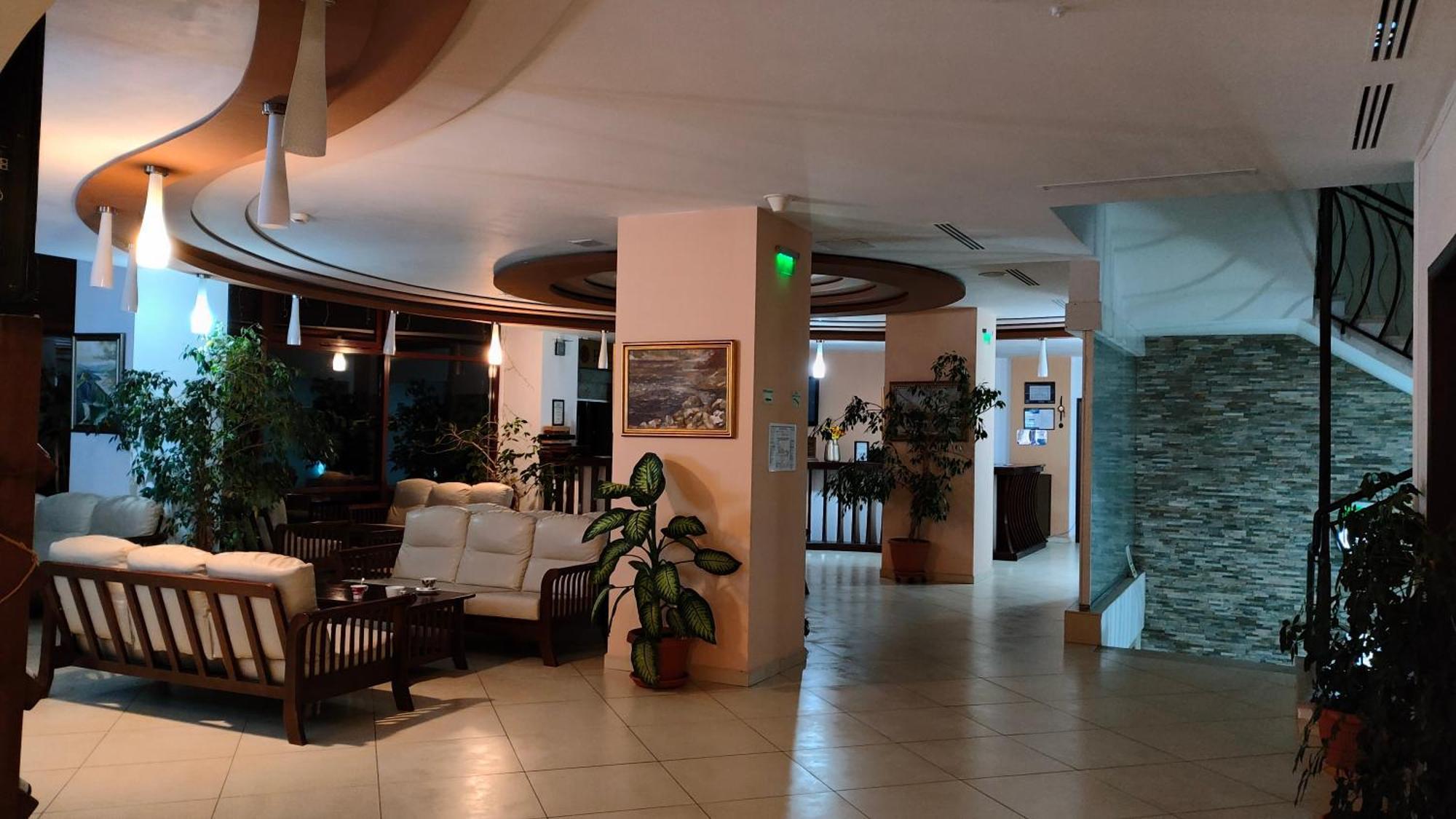 Hotel Valea Cu Pesti Capatineni-Ungureni Exterior foto