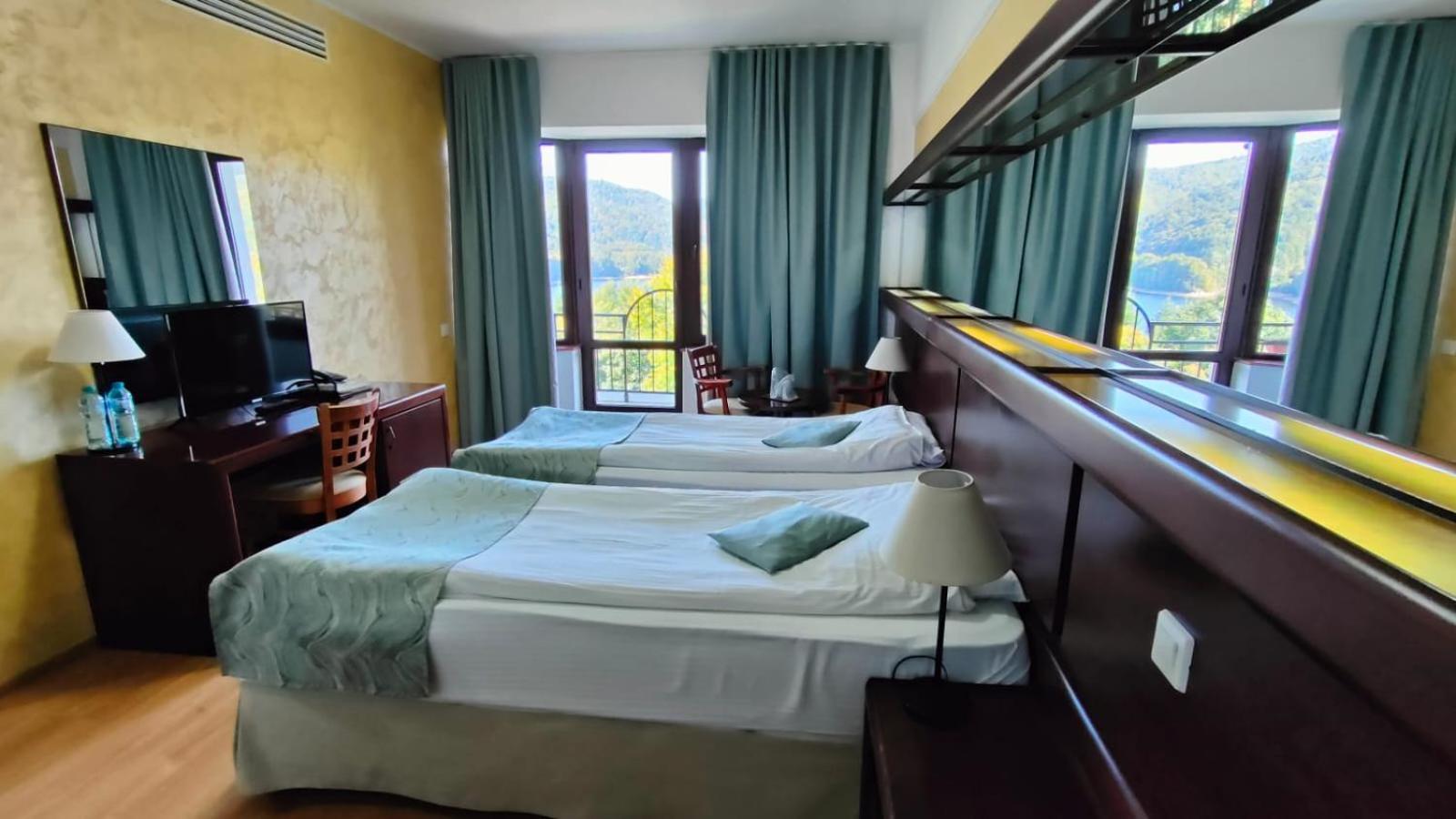 Hotel Valea Cu Pesti Capatineni-Ungureni Exterior foto
