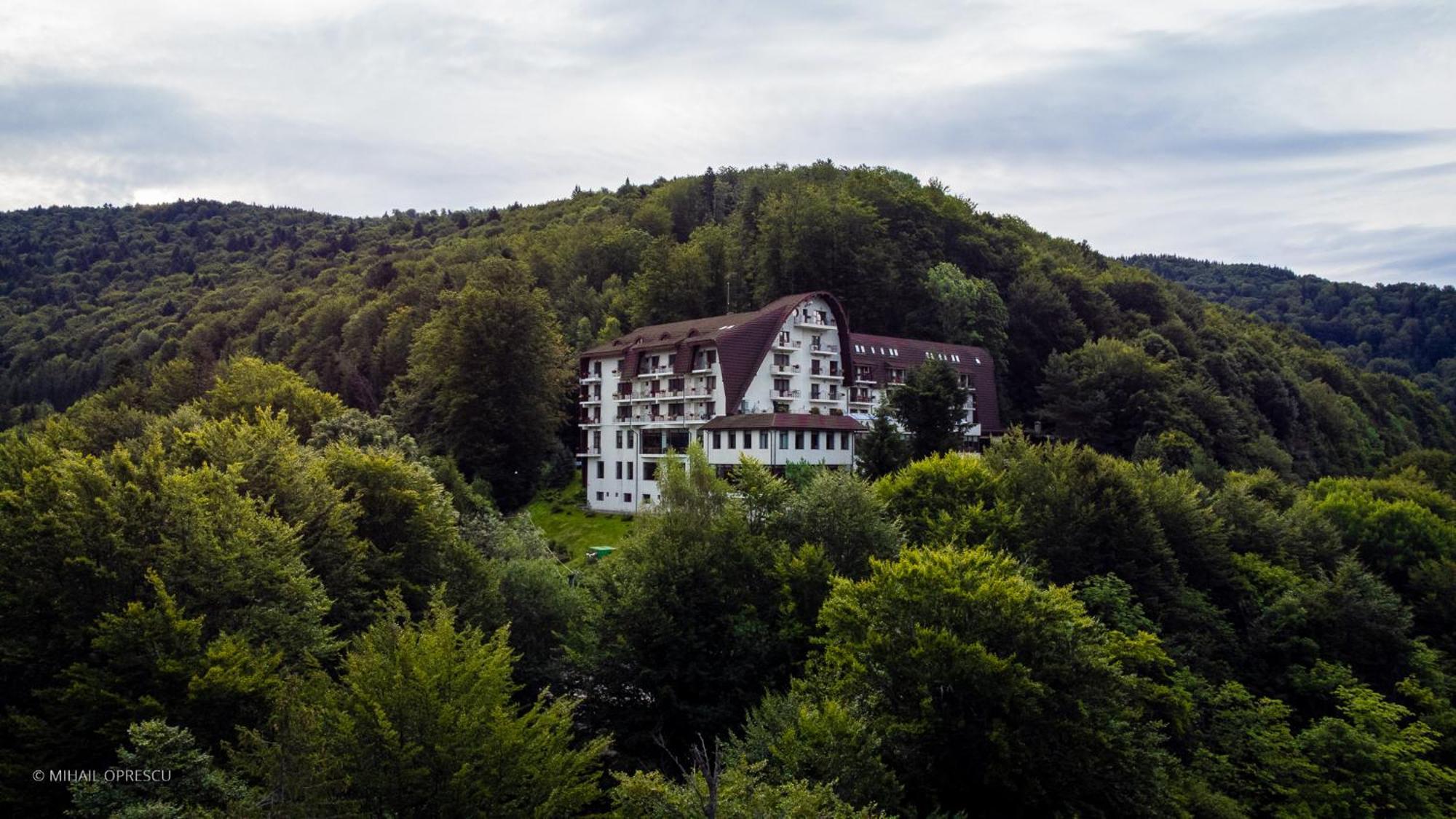 Hotel Valea Cu Pesti Capatineni-Ungureni Exterior foto