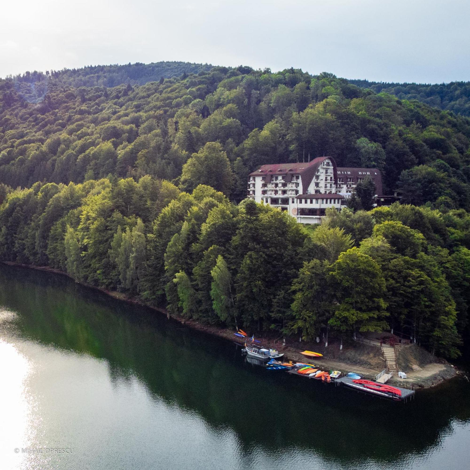 Hotel Valea Cu Pesti Capatineni-Ungureni Exterior foto