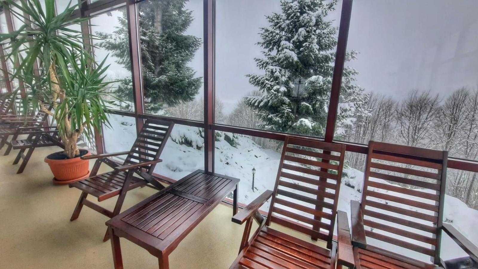 Hotel Valea Cu Pesti Capatineni-Ungureni Exterior foto