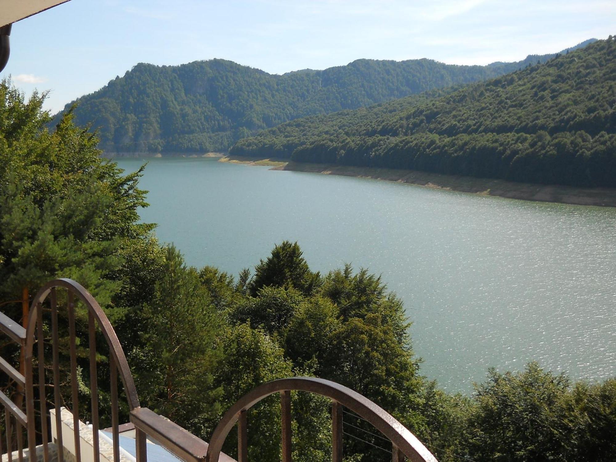Hotel Valea Cu Pesti Capatineni-Ungureni Exterior foto