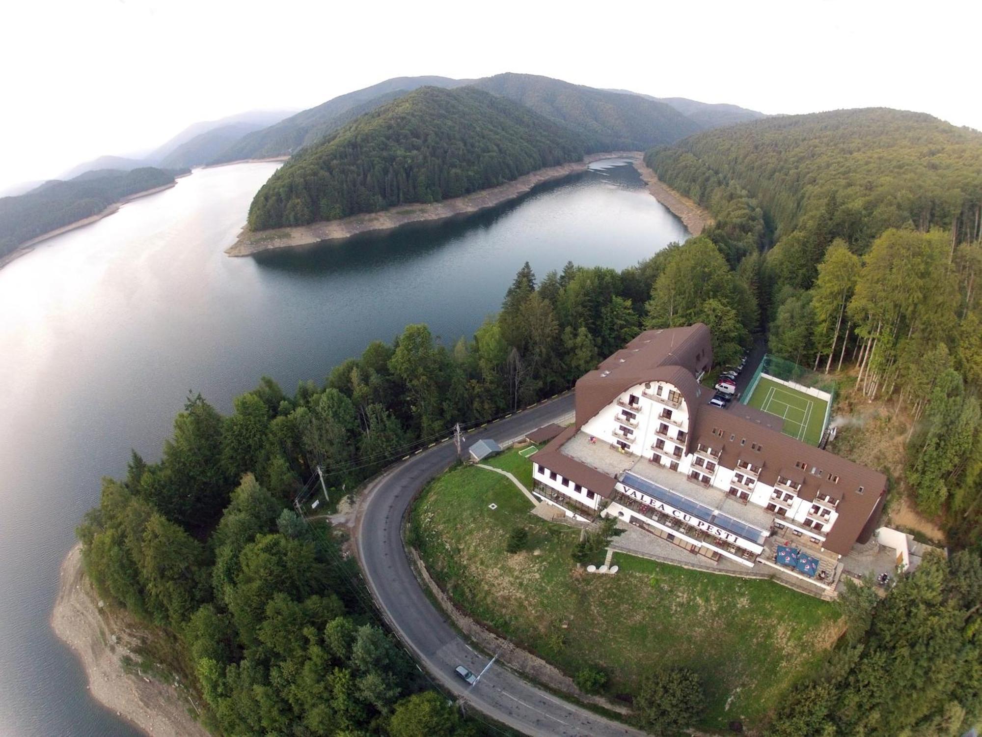 Hotel Valea Cu Pesti Capatineni-Ungureni Exterior foto
